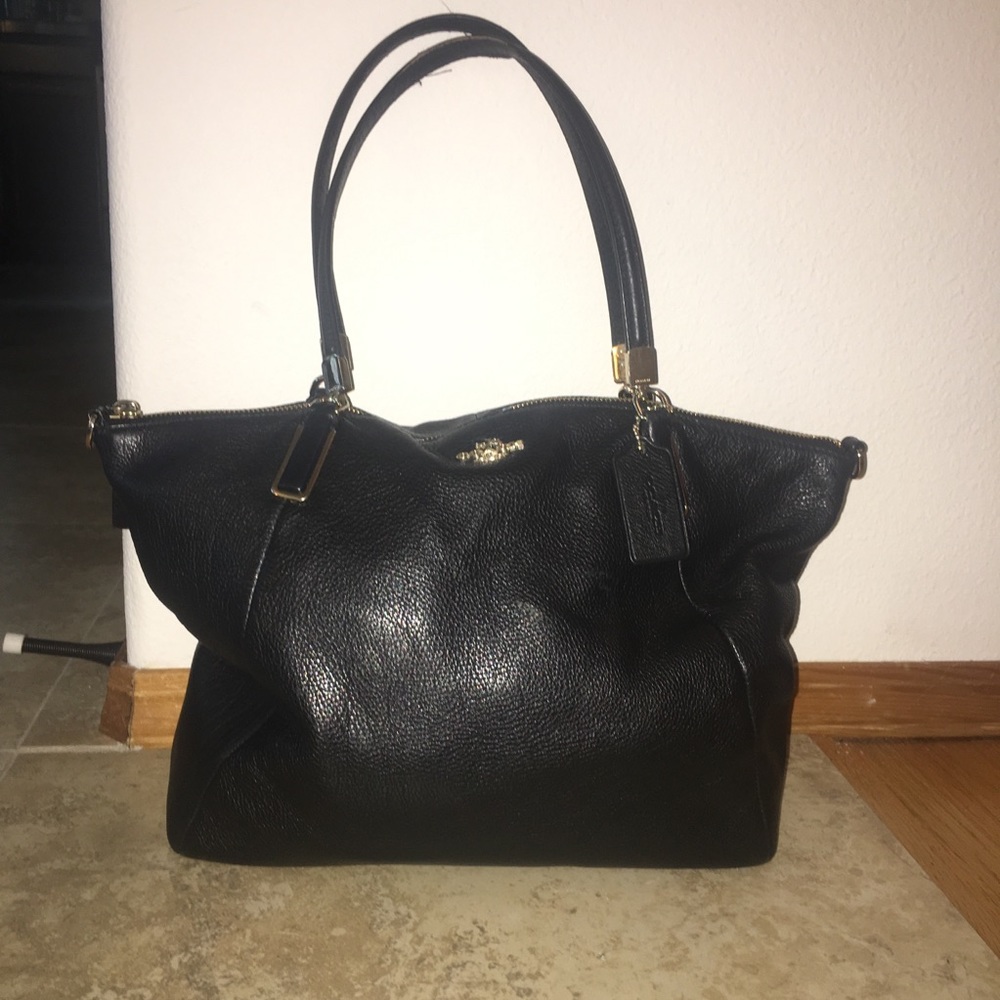 black coach shoulder bag